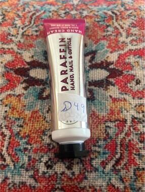 D49  1 Bath and Body Works hand cream 1 oz paraffin hand nail cuticle